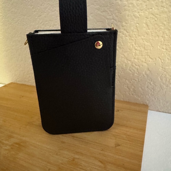 HAILEY HOLSTER
Crossbody Phone Case in Black/Gold - Picture 4 of 6